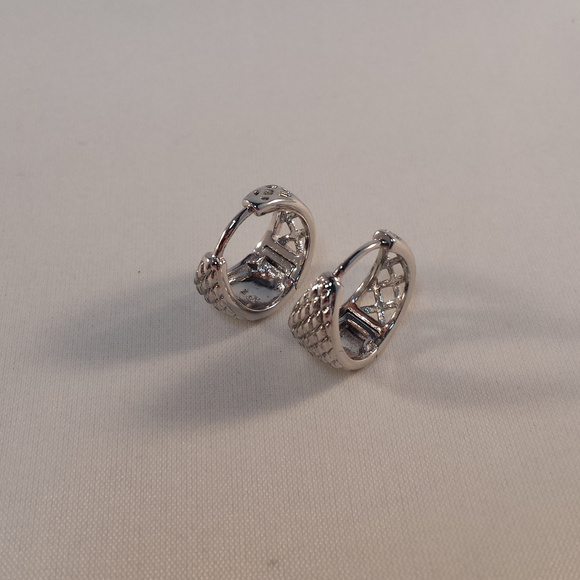 18K White Gold Filled Diamond Shape Carved Huggie Hoop Earrings 14mm Party Gift - Picture 3 of 6